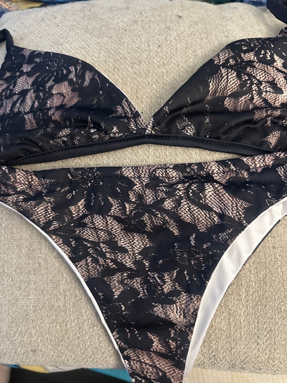 Black Lace-Pattern Bikini Set - Women's Swimwear